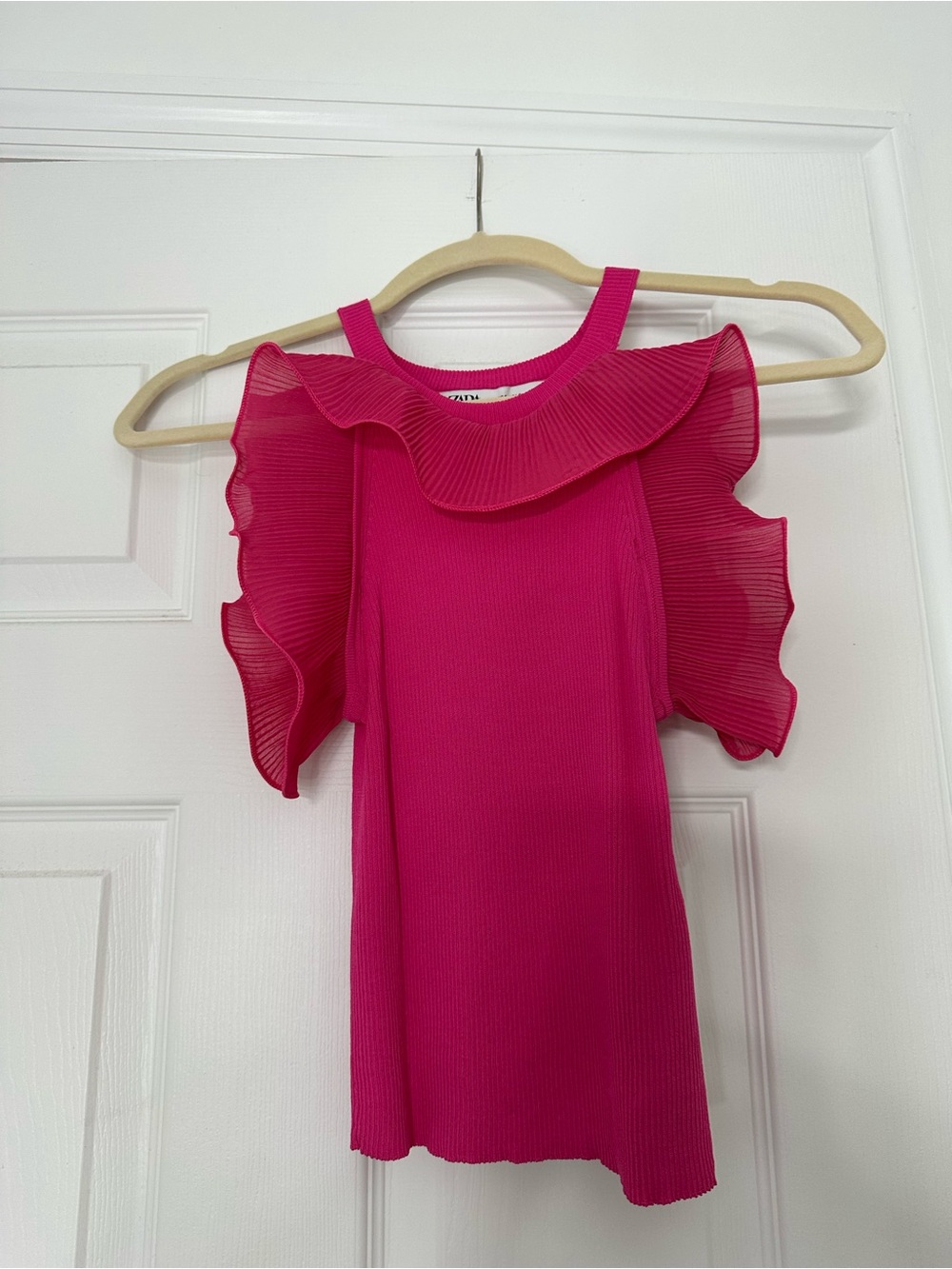 Zara Fuchsia Ruffle Cold-Shoulder Tank - Picture 3 of 4